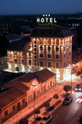  Hotel Santiago  Бенавенте